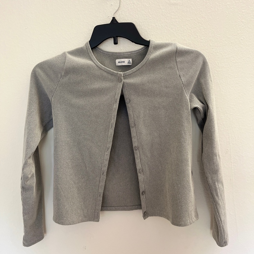 seamless button crew neck cardigan